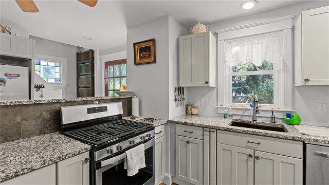 75 Garfield Street, Newport, RI 02840