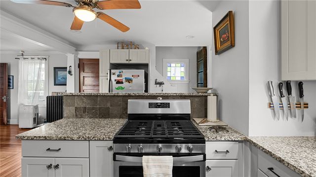 75 Garfield Street, Newport, RI 02840