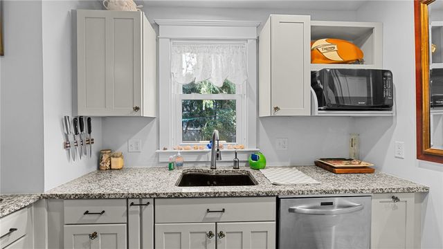 75 Garfield Street, Newport, RI 02840