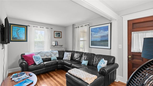 75 Garfield Street, Newport, RI 02840