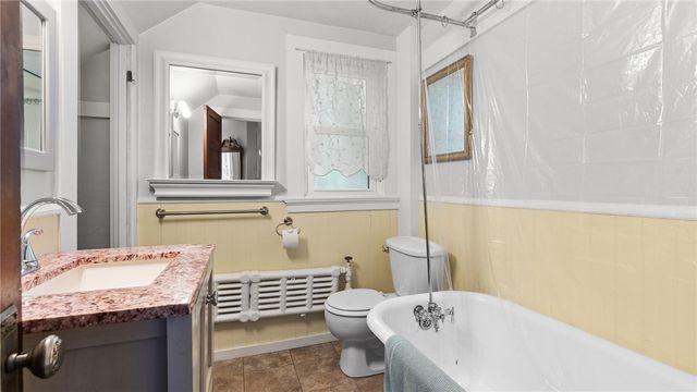 75 Garfield Street, Newport, RI 02840