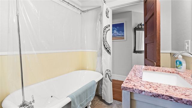 75 Garfield Street, Newport, RI 02840