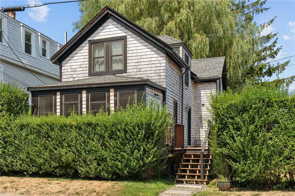75 Garfield Street, Newport, RI 02840
