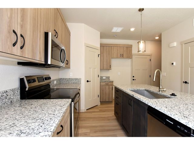 533 S 10th St, Berthoud, CO 80513
