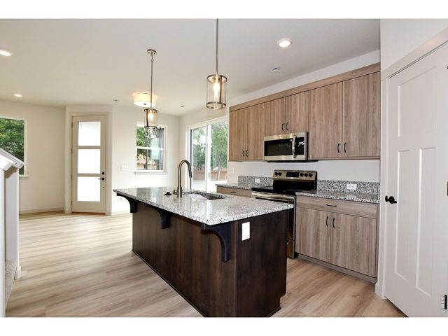 533 S 10th St, Berthoud, CO 80513