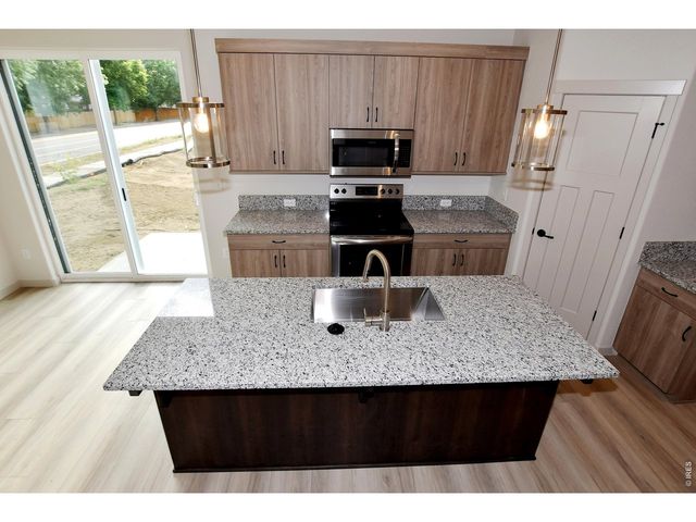 533 S 10th St, Berthoud, CO 80513