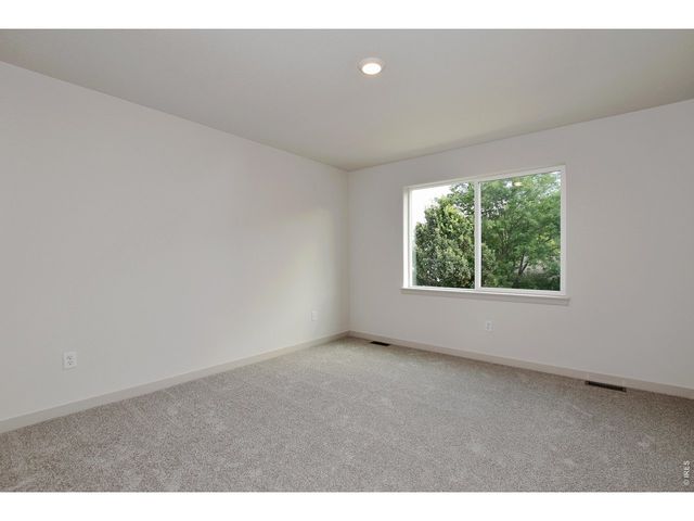 533 S 10th St, Berthoud, CO 80513
