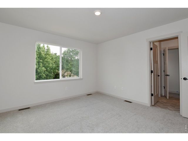 533 S 10th St, Berthoud, CO 80513
