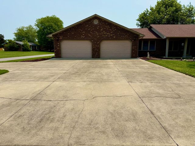 84 Cherokee Avenue, Russell Springs, KY 42642