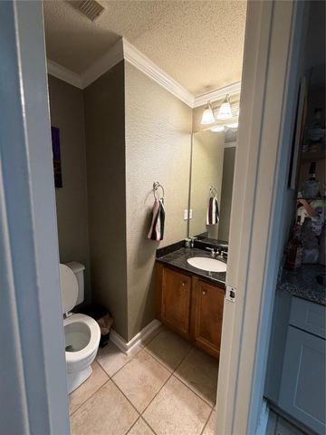 2409 Bering Drive 18, Houston, TX 77057