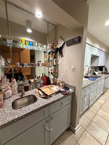2409 Bering Drive 18, Houston, TX 77057