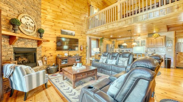 119 Bear Court, Ellijay, GA 30540