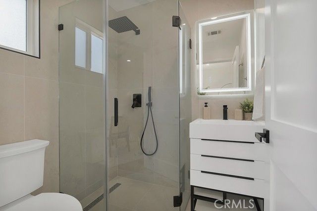 2115 W Clark Avenue, Burbank, CA 91506