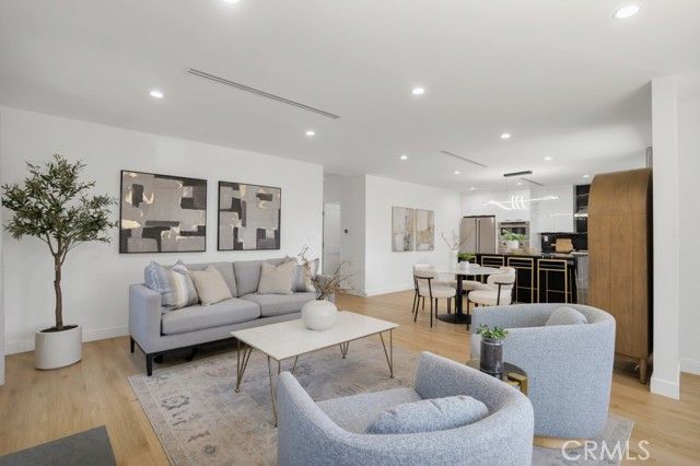 2115 W Clark Avenue, Burbank, CA 91506