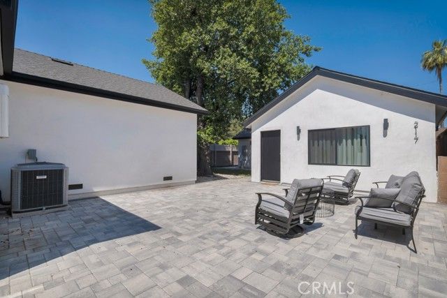 2115 W Clark Avenue, Burbank, CA 91506