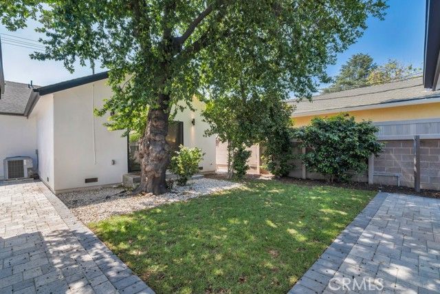 2115 W Clark Avenue, Burbank, CA 91506