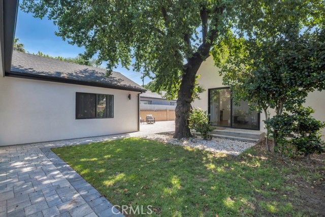 2115 W Clark Avenue, Burbank, CA 91506