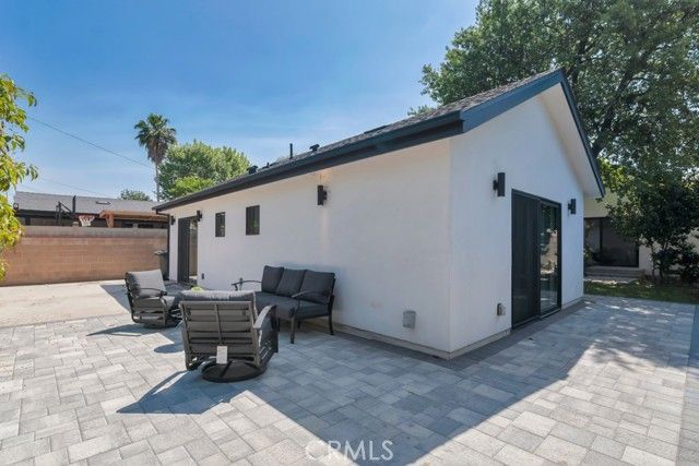 2115 W Clark Avenue, Burbank, CA 91506