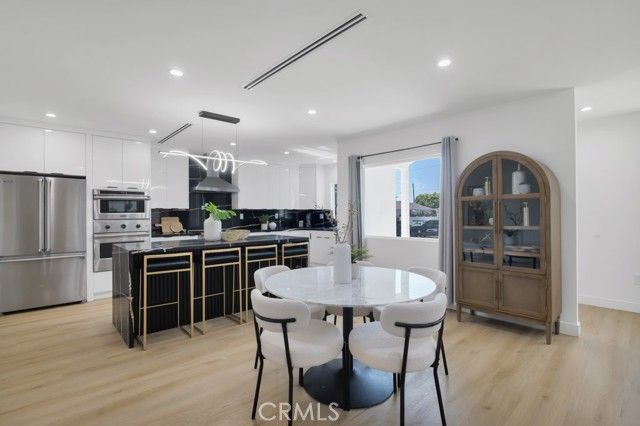 2115 W Clark Avenue, Burbank, CA 91506