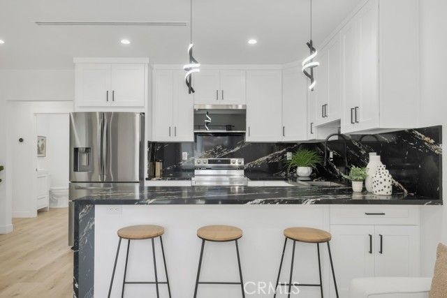 2115 W Clark Avenue, Burbank, CA 91506