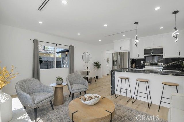 2115 W Clark Avenue, Burbank, CA 91506