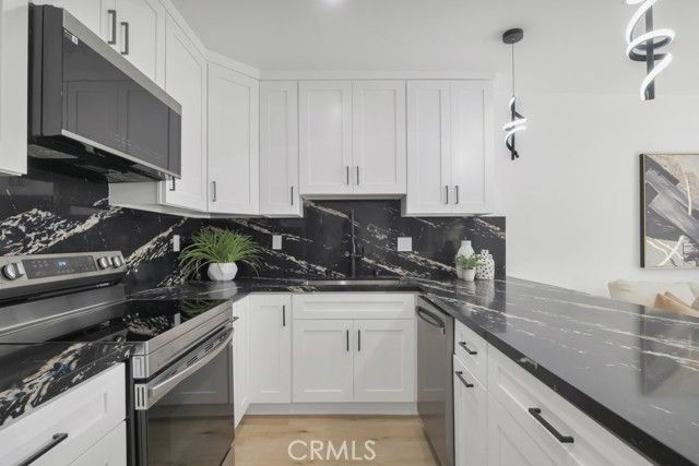 2115 W Clark Avenue, Burbank, CA 91506