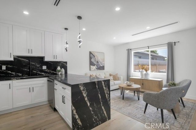 2115 W Clark Avenue, Burbank, CA 91506