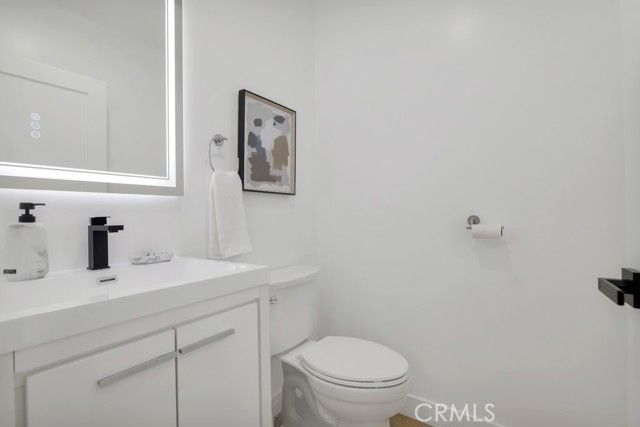 2115 W Clark Avenue, Burbank, CA 91506