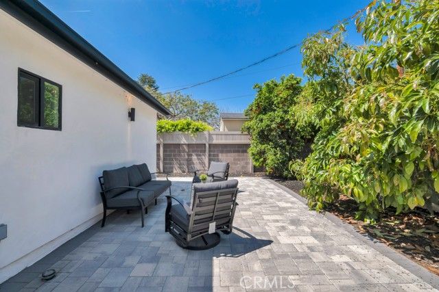 2115 W Clark Avenue, Burbank, CA 91506