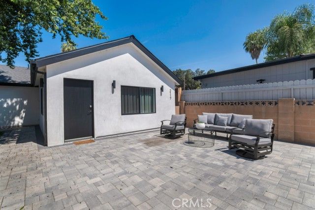 2115 W Clark Avenue, Burbank, CA 91506