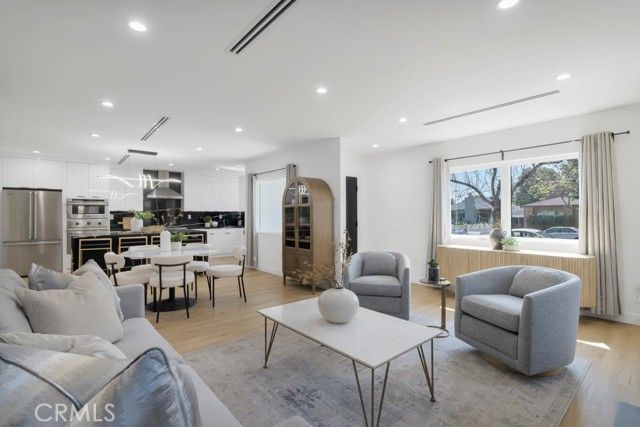 2115 W Clark Avenue, Burbank, CA 91506