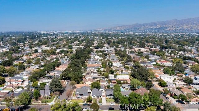 2115 W Clark Avenue, Burbank, CA 91506
