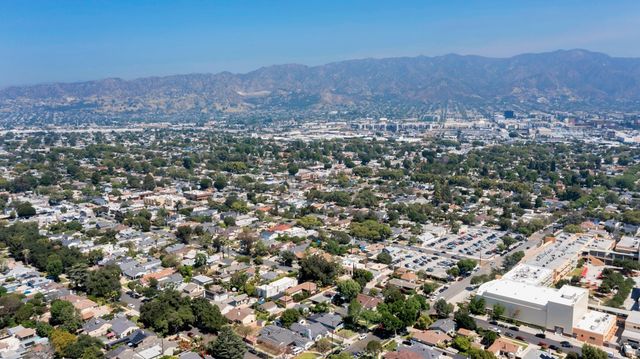 2115 W Clark Avenue, Burbank, CA 91506