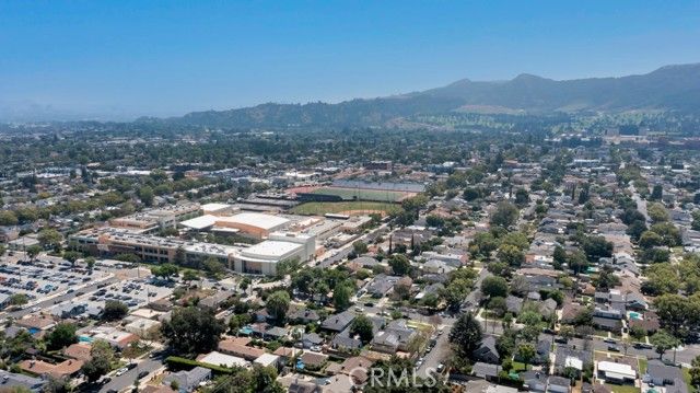 2115 W Clark Avenue, Burbank, CA 91506