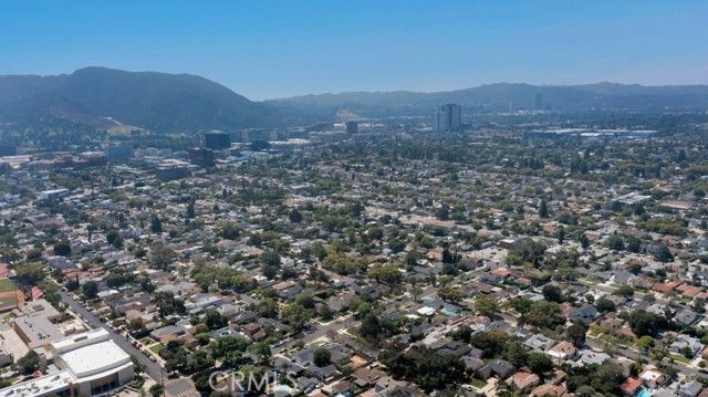 2115 W Clark Avenue, Burbank, CA 91506