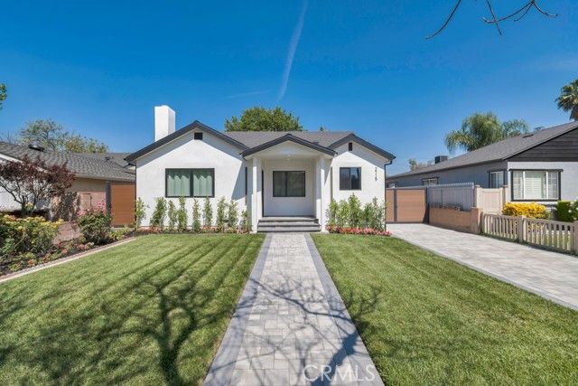 2115 W Clark Avenue, Burbank, CA 91506