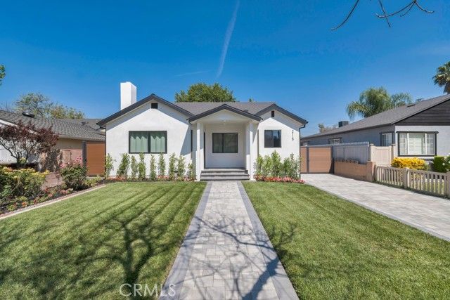 2115 W Clark Avenue, Burbank, CA 91506