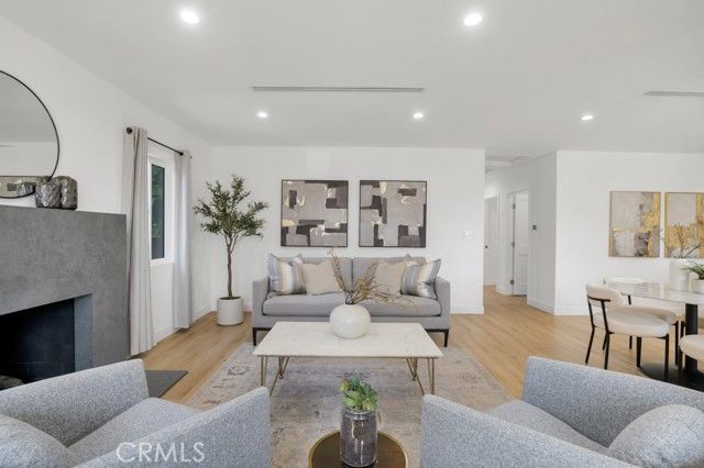 2115 W Clark Avenue, Burbank, CA 91506