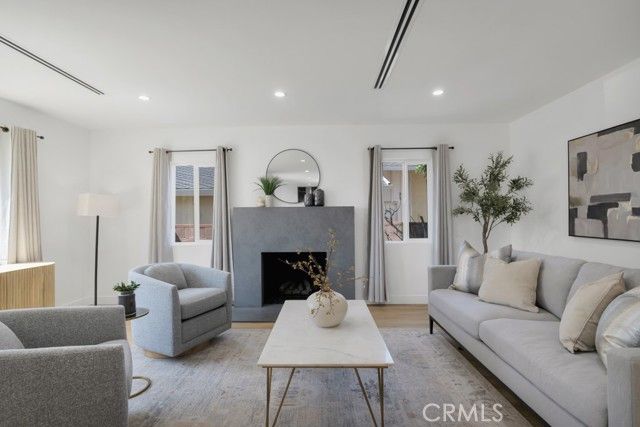 2115 W Clark Avenue, Burbank, CA 91506