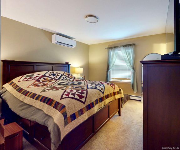 10 Finneran Lane, Pine Bush, NY 12566