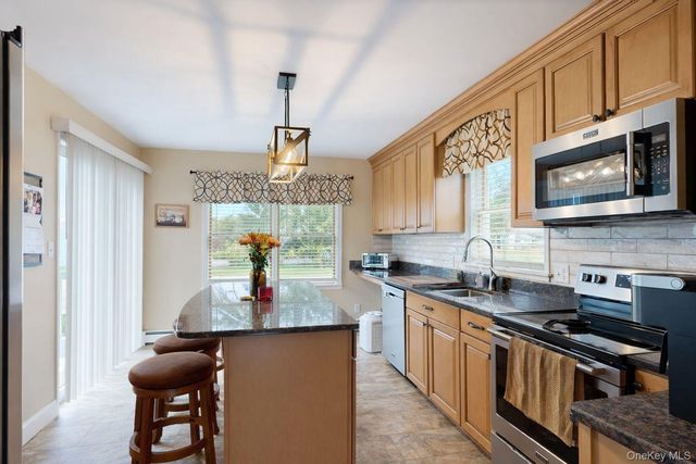 10 Finneran Lane, Pine Bush, NY 12566