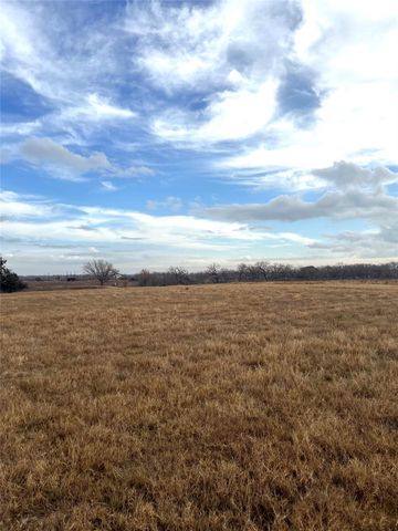505 Engelke RD, Kingsbury, TX 78638