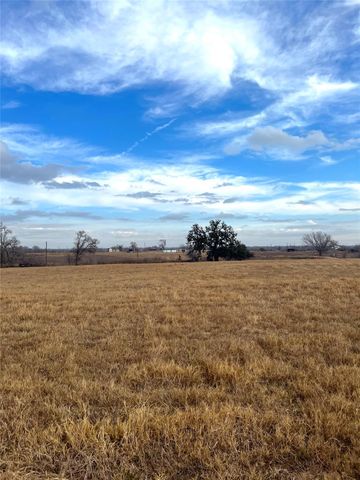 505 Engelke RD, Kingsbury, TX 78638