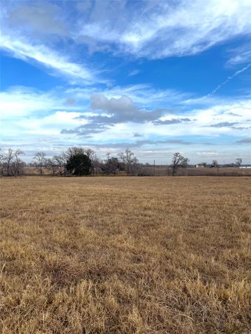 505 Engelke RD, Kingsbury, TX 78638