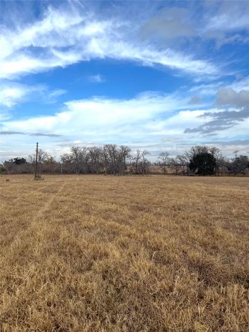 505 Engelke RD, Kingsbury, TX 78638