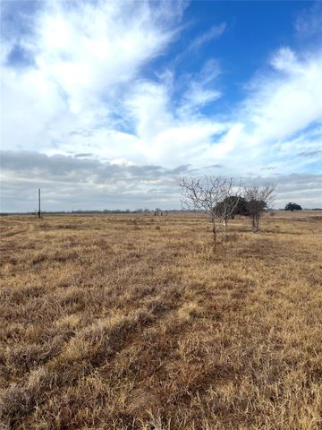 505 Engelke RD, Kingsbury, TX 78638