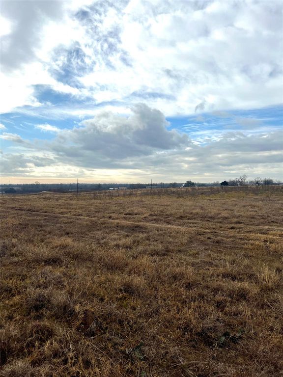 505 Engelke RD, Kingsbury, TX 78638