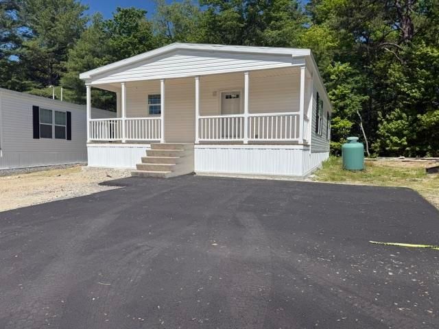 70 Norwich Place, Londonderry, NH 03053