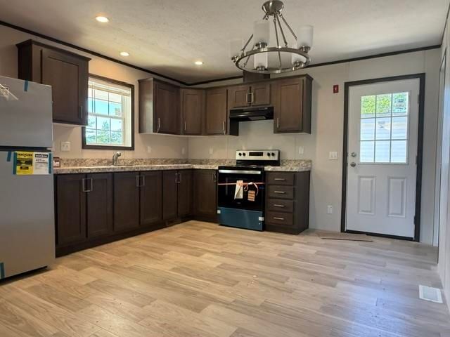 70 Norwich Place, Londonderry, NH 03053