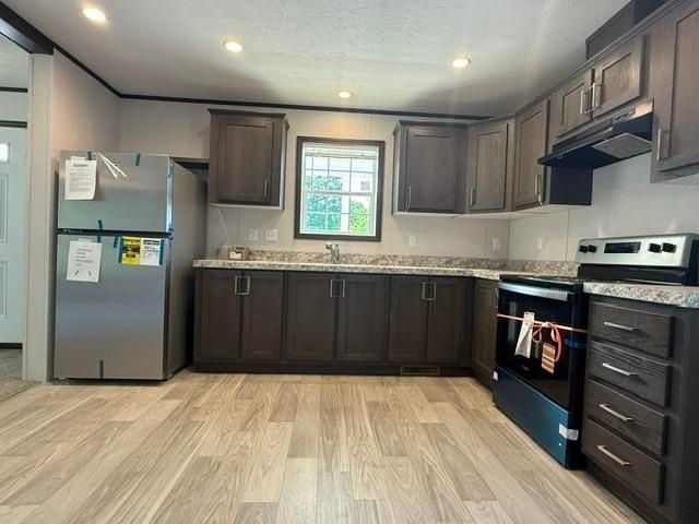 70 Norwich Place, Londonderry, NH 03053